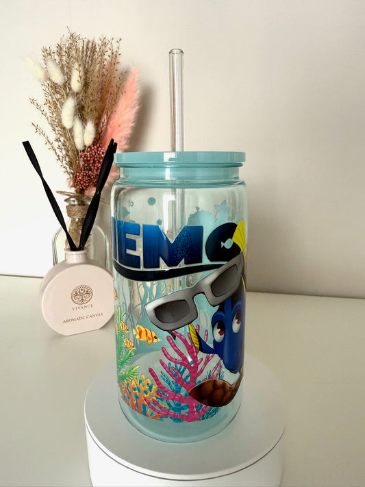 Drinkbeker met Dory en Nemo stijl, onderwaterdesign met tropische vissen en lichtblauwe deksel