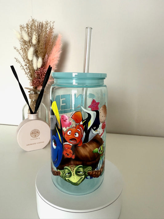 Drinkbeker met Dory en Nemo stijl, onderwaterdesign met tropische vissen en lichtblauwe deksel