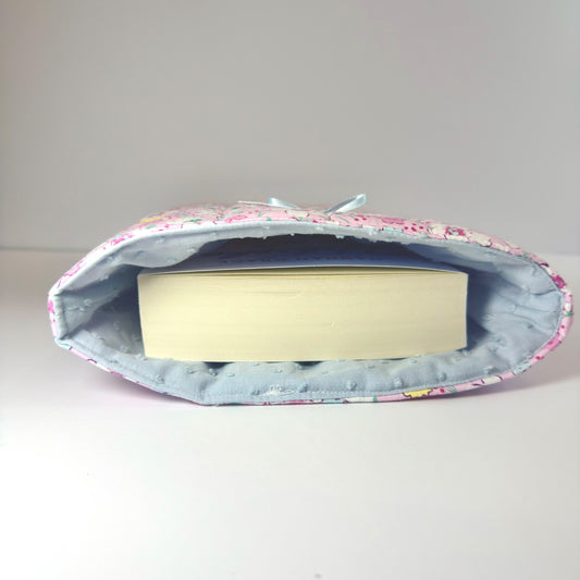 πΈ Luxe booksleeve met bloemenprint & strikje β roze