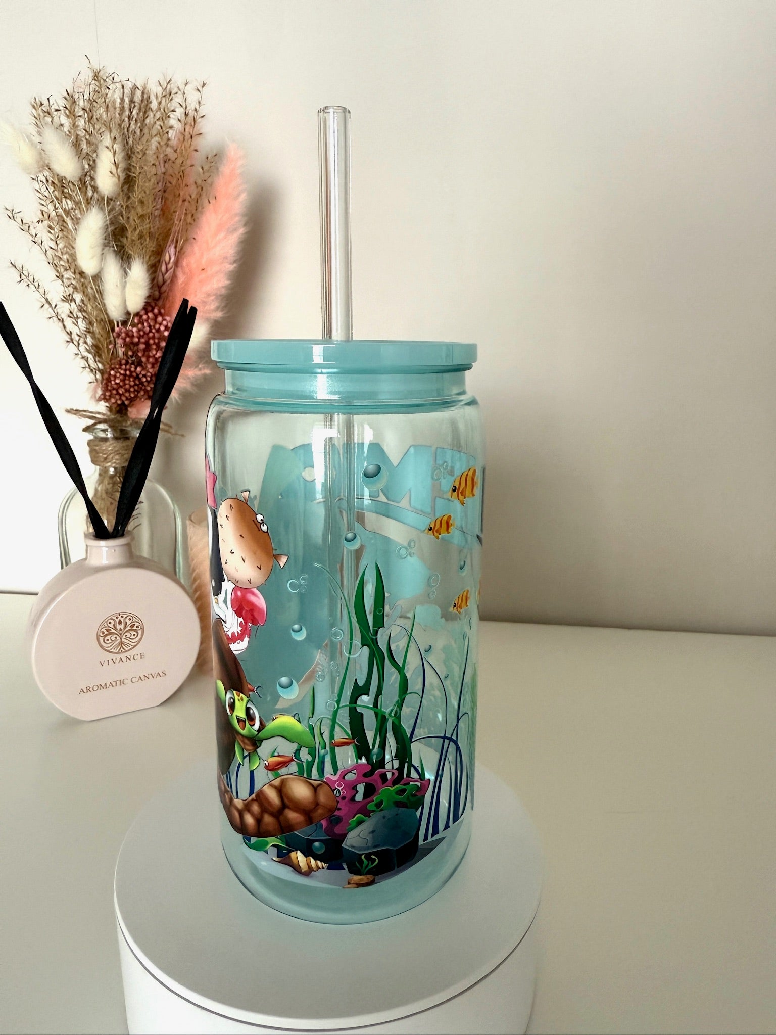 Drinkbeker met Dory en Nemo stijl, onderwaterdesign met tropische vissen en lichtblauwe deksel