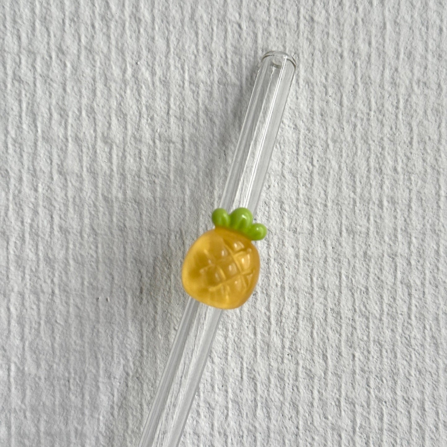 Herbruikbare glazen rietjes met fruit in verschillende kleuren – duurzaam en decoratief drinkaccessoire