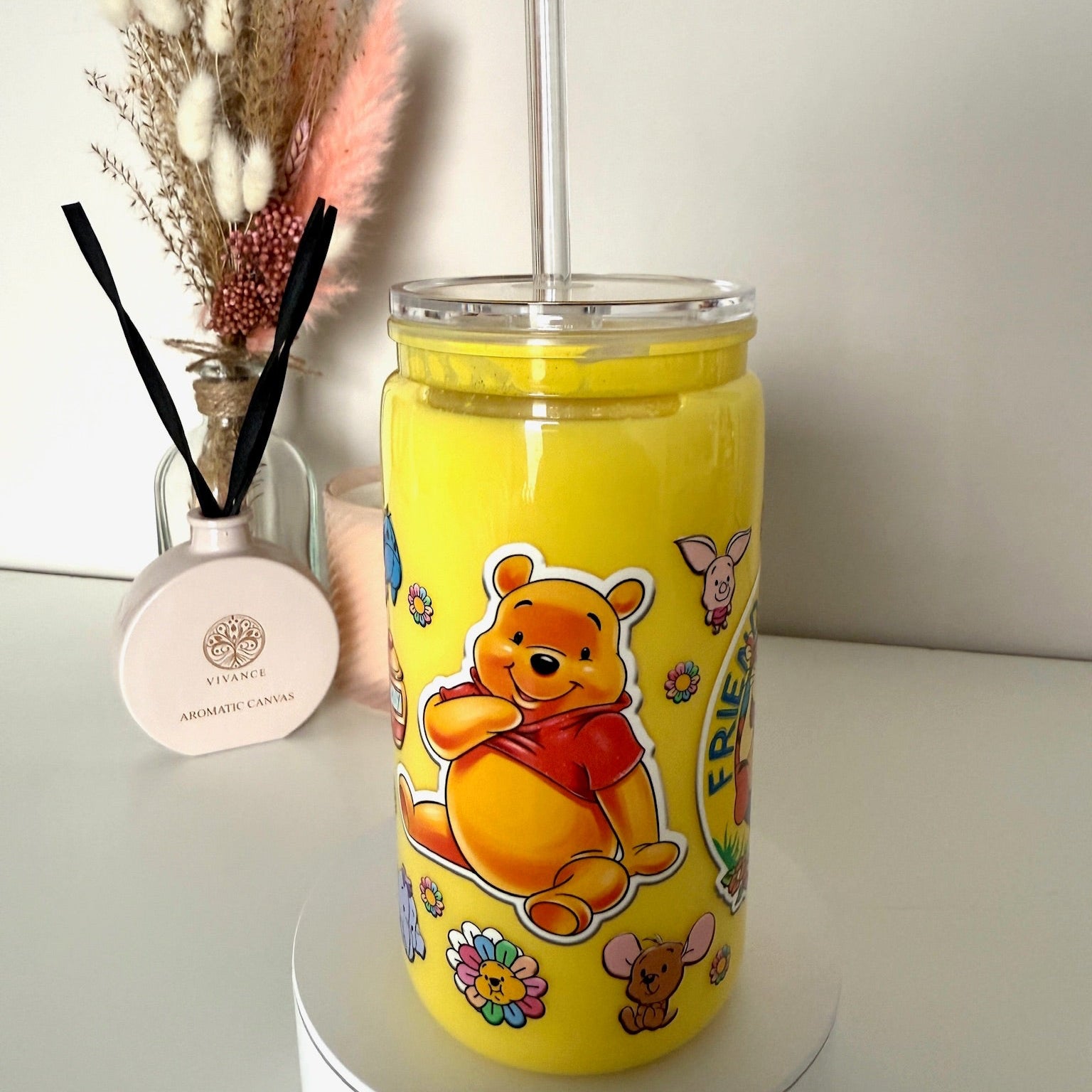 Gele drinkbeker met Winnie the Pooh en vriendjes, “Friends Forever” print en transparant rietje