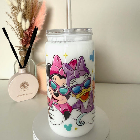 Witte drinkbeker met Minnie Mouse en Daisy Duck in zomerlook, zonnebrillen en pastelprint, inclusief transparant rietje