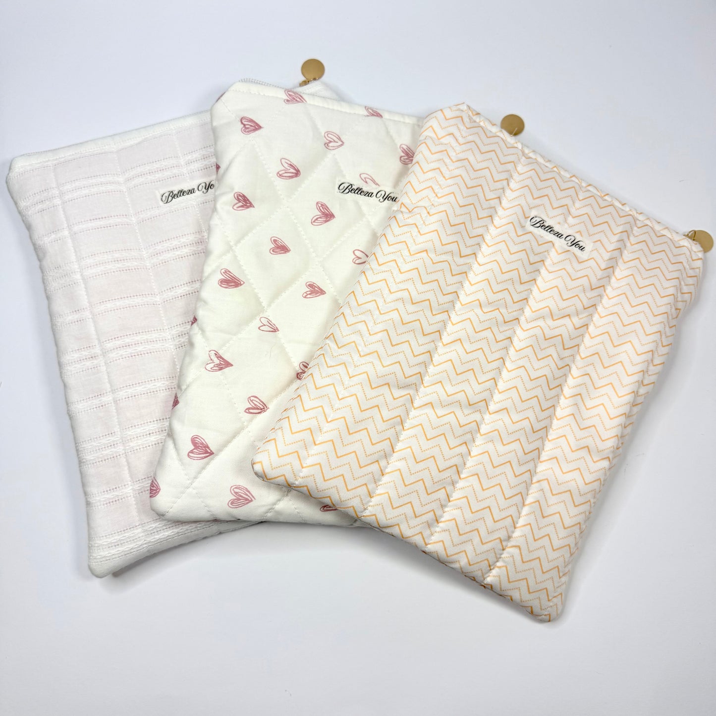 đ¤ Luxe gewatteerde booksleeve met hartjes â crème