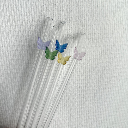 Herbruikbare glazen rietjes met pastel vlindertjes in verschillende kleuren – duurzaam en decoratief drinkaccessoire