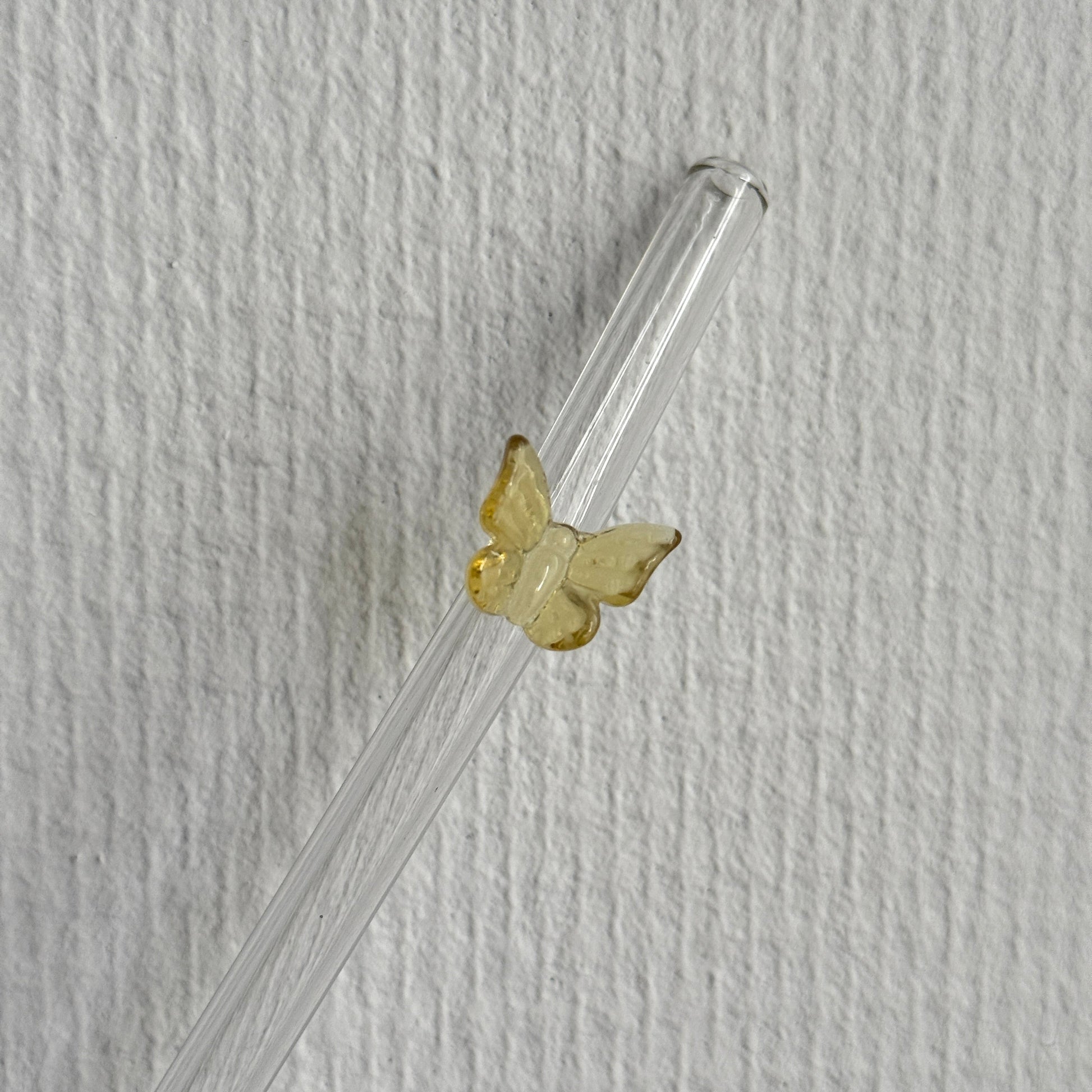 Herbruikbare glazen rietjes met pastel vlindertjes in verschillende kleuren – duurzaam en decoratief drinkaccessoire