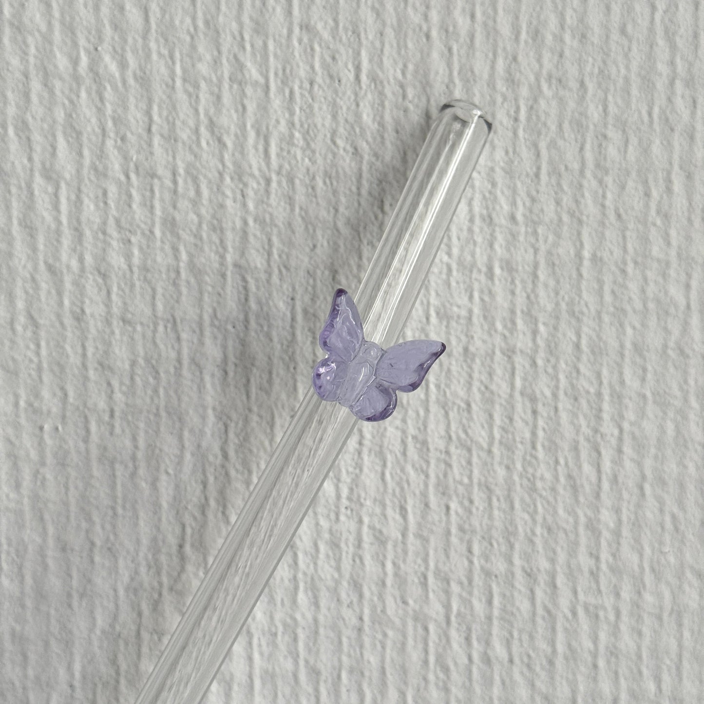 Herbruikbare glazen rietjes met pastel vlindertjes in verschillende kleuren – duurzaam en decoratief drinkaccessoire