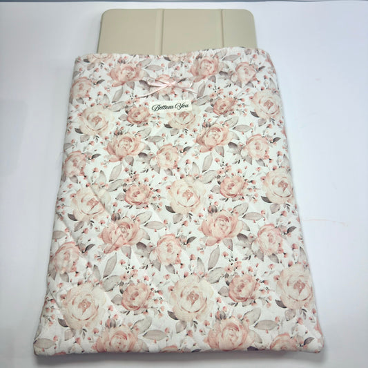 🌸🤍 Luxe booksleeve zonder rits – romantische rozenprint