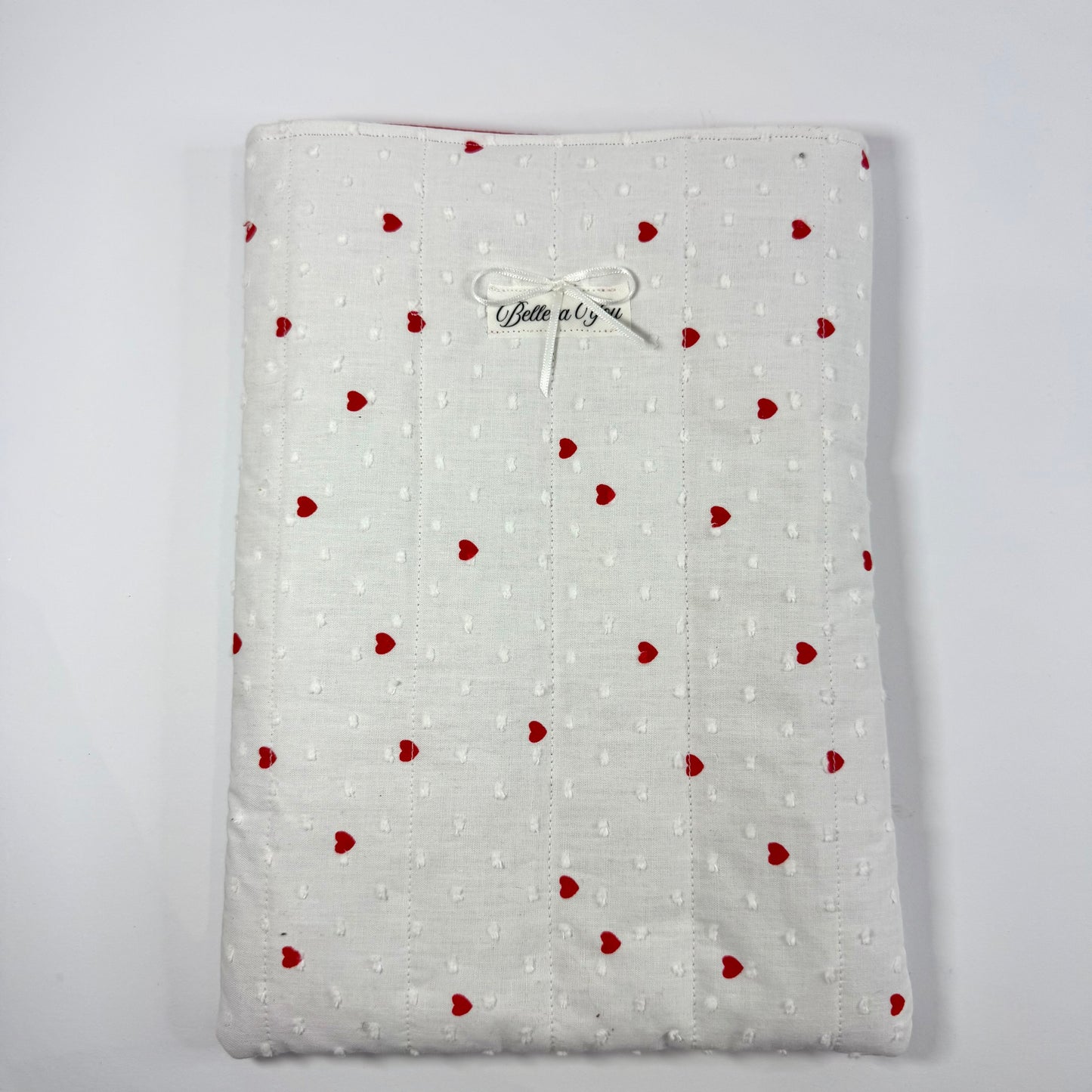 ❤️ Luxe gewatteerde booksleeve Wit met rode hartjes