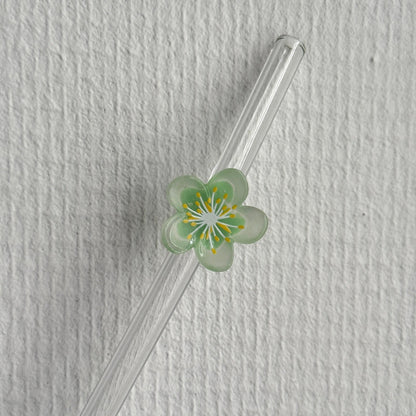 Herbruikbare glazen rietjes met pastel bloemetjes in verschillende kleuren – duurzaam en decoratief drinkaccessoire