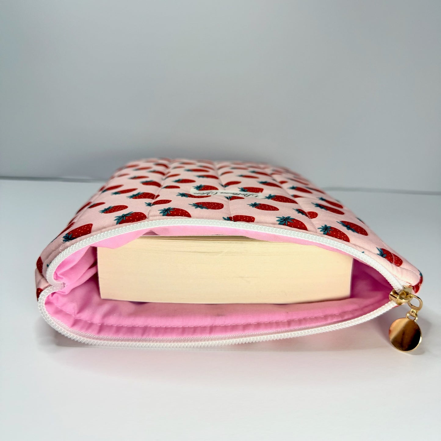 🍓 Luxe booksleeve met aardbeienprint