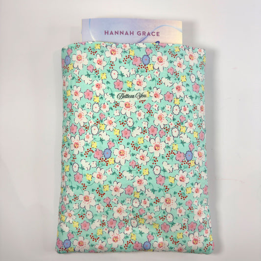 🌸 Luxe gewatteerde booksleeve Mintgroen met bloemen