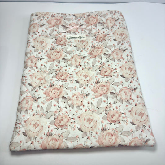 🌸🤍 Luxe booksleeve zonder rits – romantische rozenprint