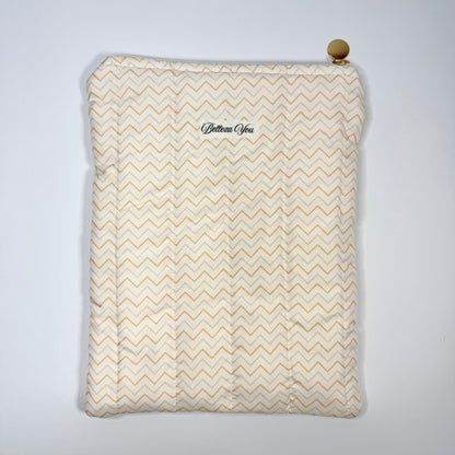 ✨ Luxe gewatteerde booksleeve met zigzagprint