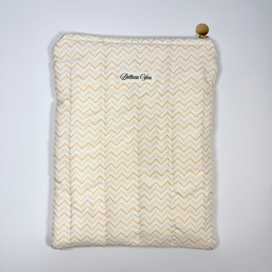 ✨ Luxe gewatteerde booksleeve met zigzagprint