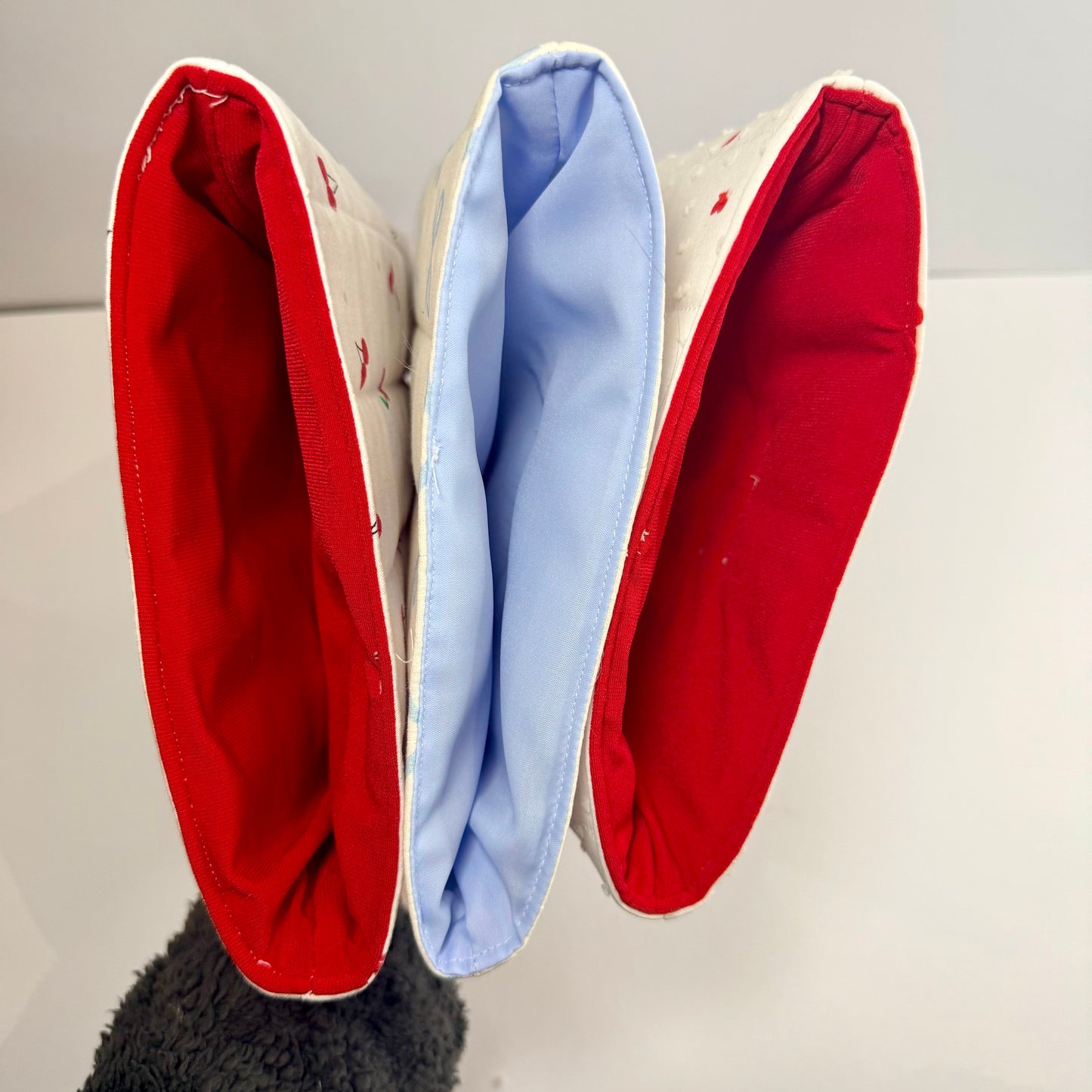 ❤️ Luxe gewatteerde booksleeve Wit met rode hartjes