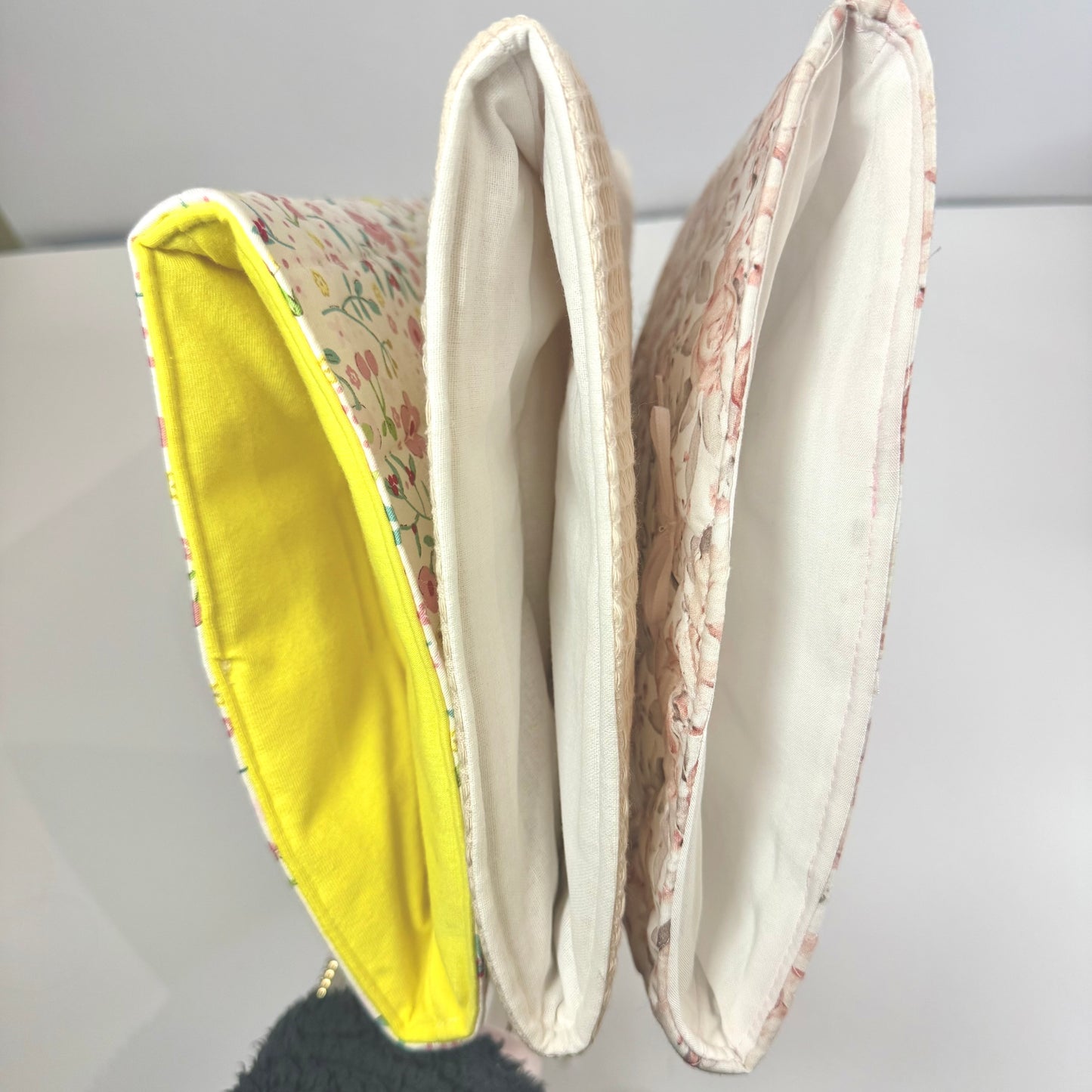 🤍✨ Luxe booksleeve zonder rits – beige wafelstof – minimal & tijdloos