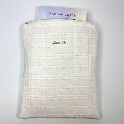 🤍✨ Luxe booksleeve – off-white / crème – minimal & chic