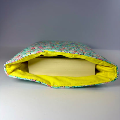 🌸 Luxe gewatteerde booksleeve Mintgroen met bloemen