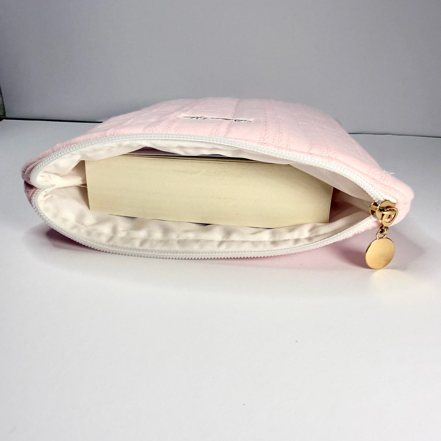 🌸 Luxe roze booksleeve – gewatteerd