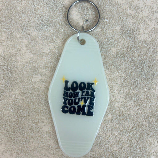 sleutelhangerlook-how-far-black - Belleza You