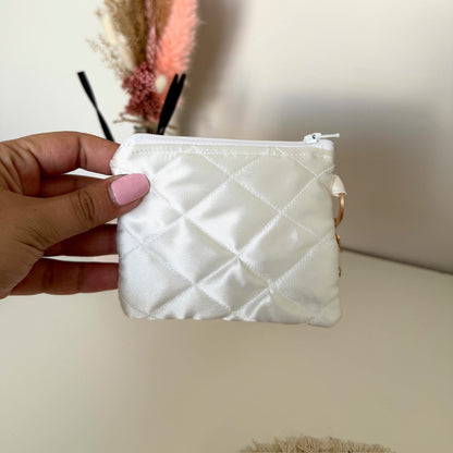 Mini Portemonnee van Wit satijn – Wit & Gequilt met clip 