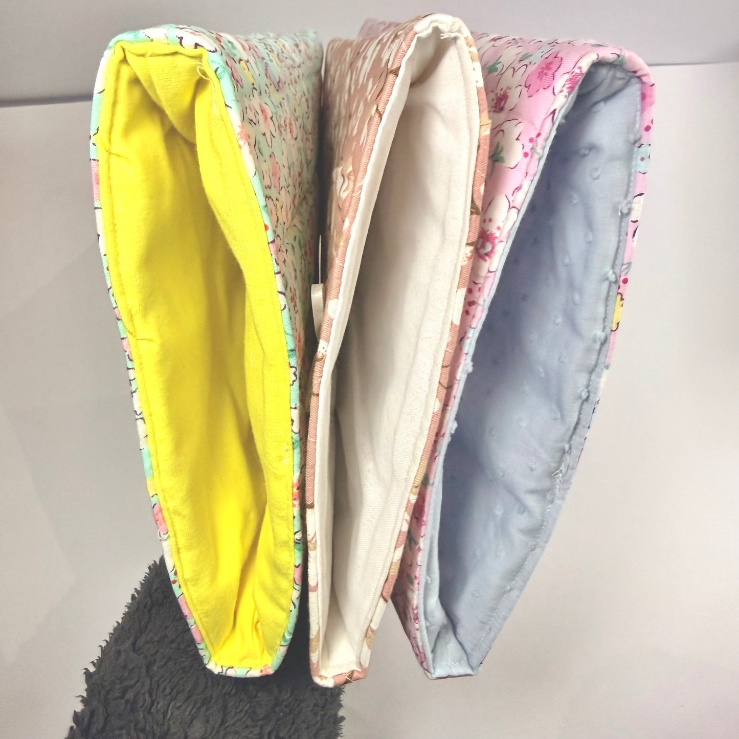 🌸 Luxe gewatteerde booksleeve Mintgroen met bloemen