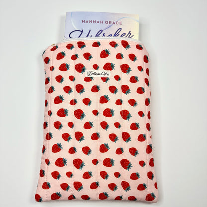 🍓 Luxe booksleeve met aardbeienprint