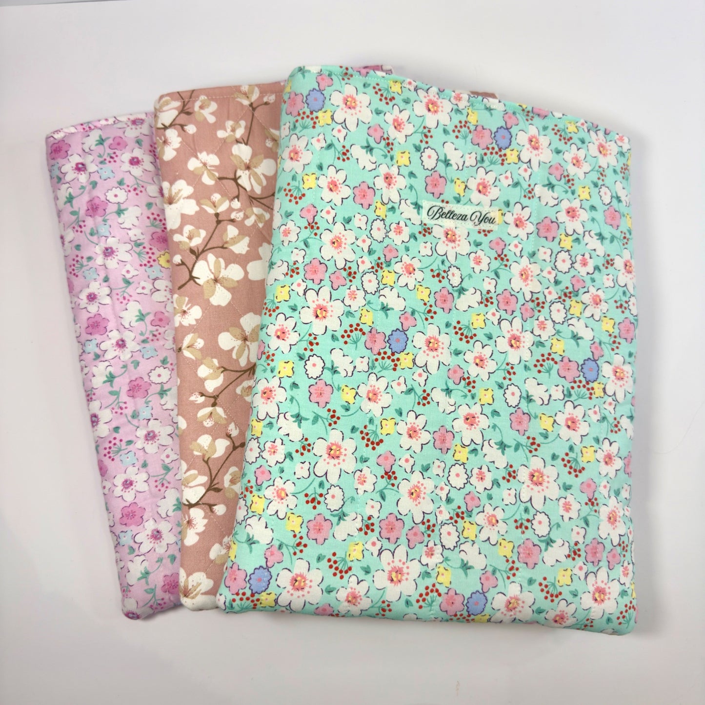 🌸 Luxe gewatteerde booksleeve Mintgroen met bloemen