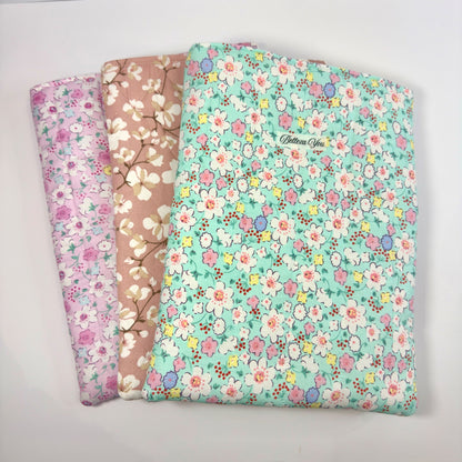 🌸 Luxe gewatteerde booksleeve Mintgroen met bloemen