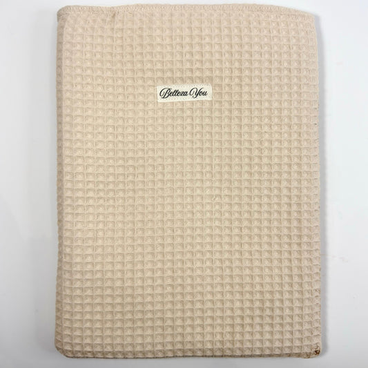 🤍✨ Luxe booksleeve zonder rits – beige wafelstof – minimal & tijdloos